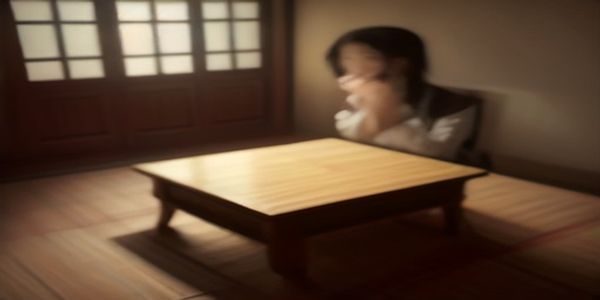 心理咨询室内温暖灯光下咨询师与来访者面对面交谈，专业而温馨的治愈氛围